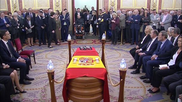 capilla-ardiente-alfredo-perez-rubalcaba-congreso-eitb_foto610x342