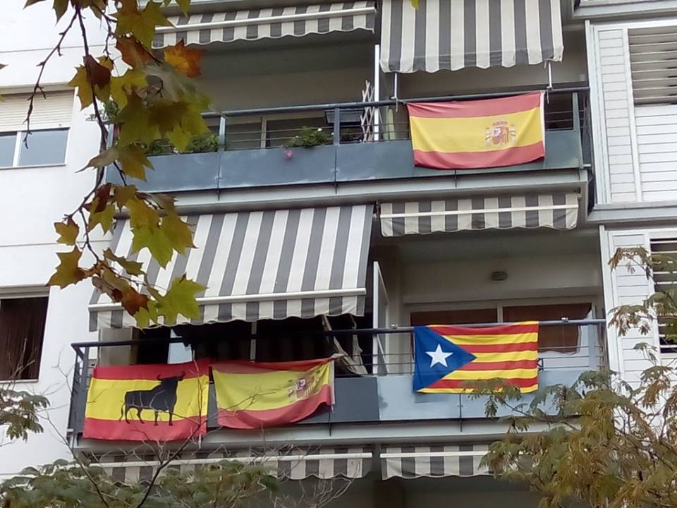 balcones-banderas
